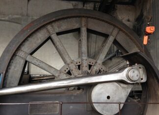 Jakie trzy najważniejsze funkcje pełni korbowód? Jakie trzy najważniejsze funkcje pełni korbowód?