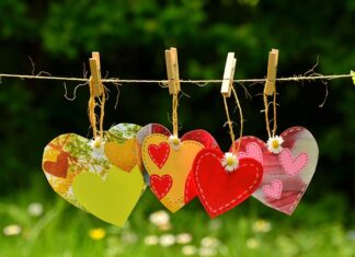 Jak powiesić wieniec na drzwiach bez wiercenia? Jak powiesić wieniec na drzwiach bez wiercenia?