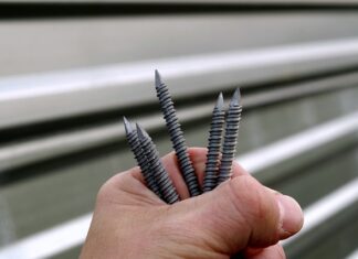 Czy mocować styropian na kołki? Czy mocować styropian na kołki?