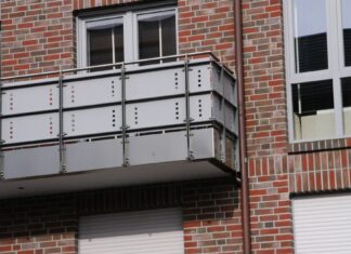 jak balkon osłaniać